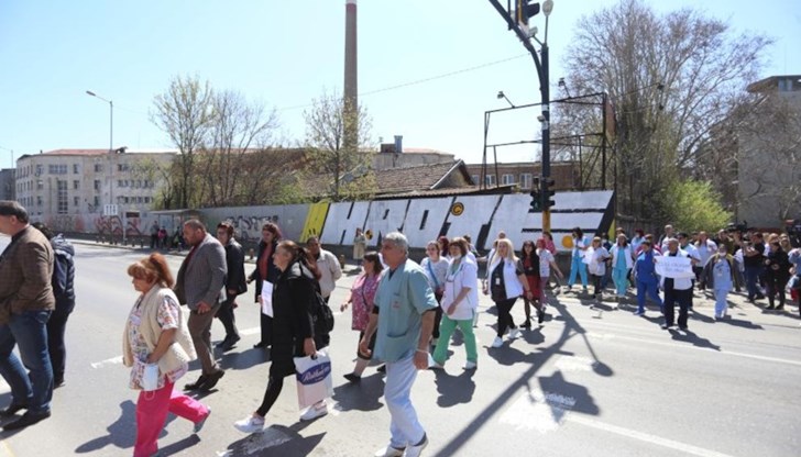 Исканията са началните им възнаграждения да бъдат повишени