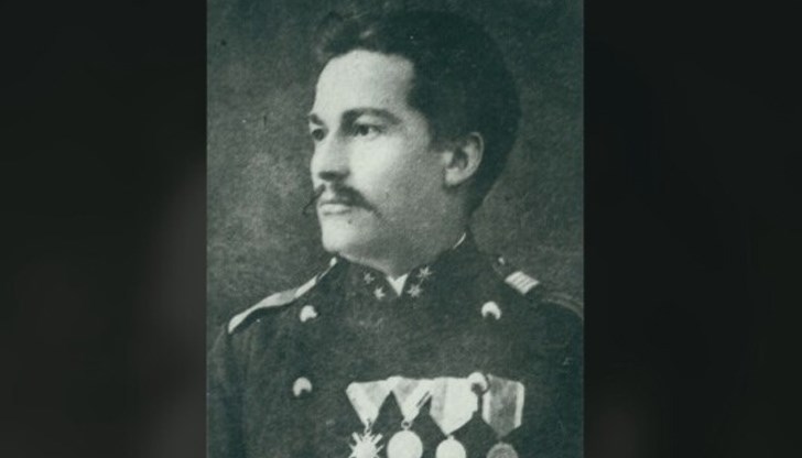 Български офицер и революционер, капитан Симо Соколов участва в подготовката на Априлското въстание. По-късно, по време на Руско-турската война, организира въстаници, с които освобождава Брезнишко, Трънско и Радомирско