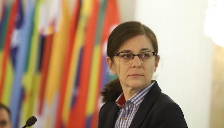 За България налагането на санкции срещу вноса на петрол и газ е една от червените линии, но вероятно такива санкции ще присъстват За България налагането на санкции срещу вноса на петрол и газ е една от червените линии, но вероятно такива санкции ще присъстват