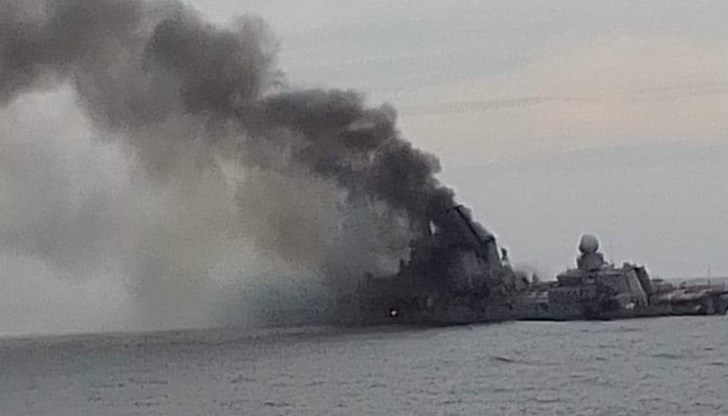 Кадрите показват, че крайцерът е легнал на дъното с левия си борд