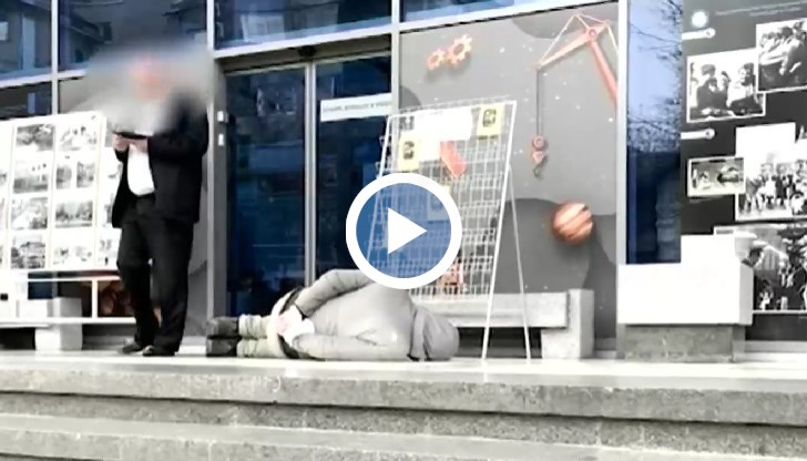 След като служители от руския център не успели да отпратят протестиращия, повикали полиция