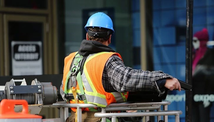 Общият брой на смъртните трудови злополуки през 2021 г. обаче бележи тенденция на намаляване спрямо 2020 г., както и намаляване на честотата на смъртните злополуки