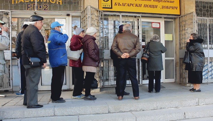 Предлага се да се преустанови възможността за изплащане чрез поименен чек на пенсиите по международен договор, по който България е страна Предлага се да се преустанови възможността за изплащане чрез поименен чек на пенсиите по международен договор, по който България е страна