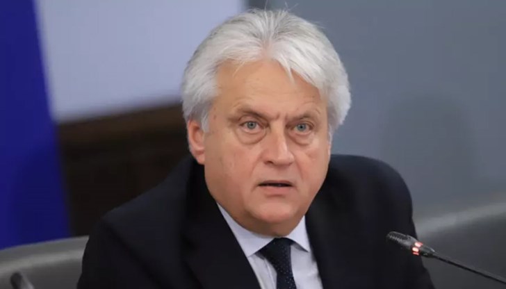 Той заяви, че 87-те въпроса към него са еднотипни и превръщат парламентарния контрол в ксерокс контрол