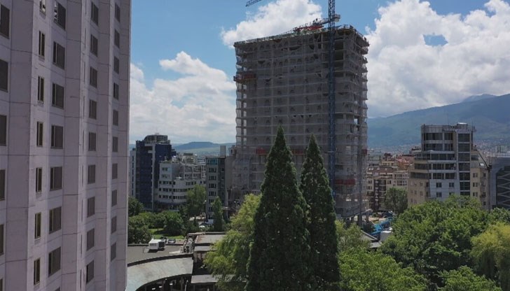 Небостъргачът вече е с височина по план Небостъргачът вече е с височина по план