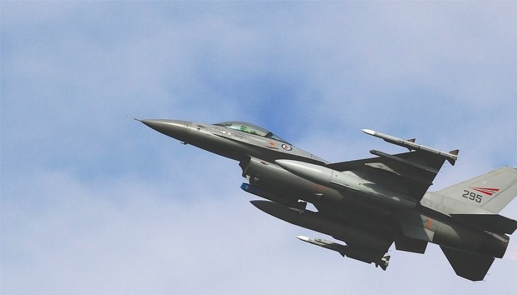 Получен е сигнал, че самолетът Falcon 8X, изпълняващ полет от Румъния за Турция, е загубил радиовръзка с органите за управление на въздушното движение в района на град Габрово