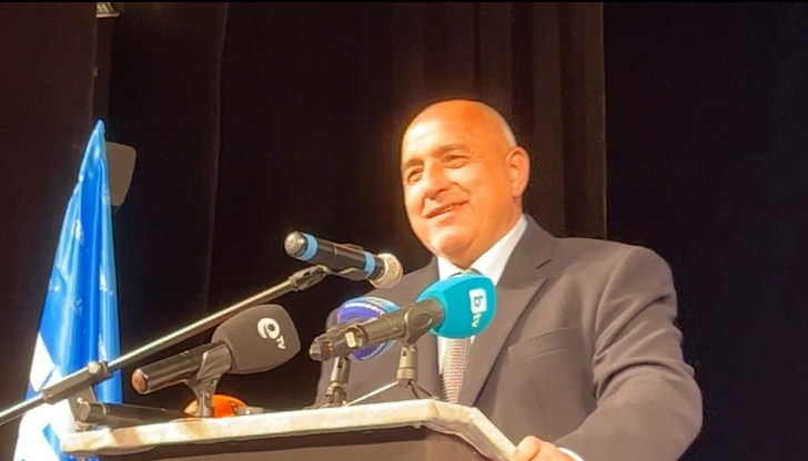 "Когато шмъркаш и се биеш..."Това заяви Бойко Борисов в Хасково