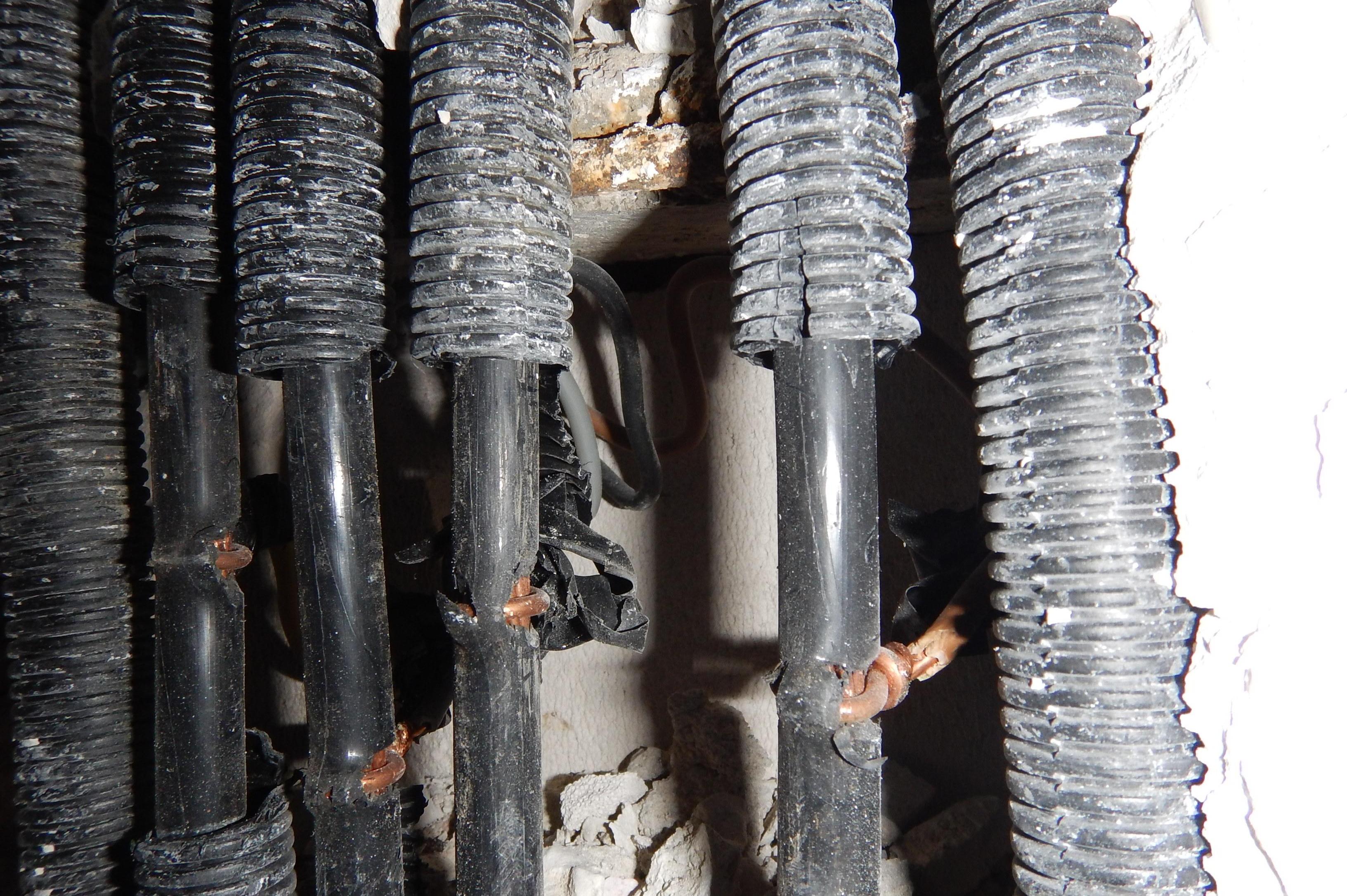 Сигнал за неправомерно присъединяване и кражба на електроенергия разследват в