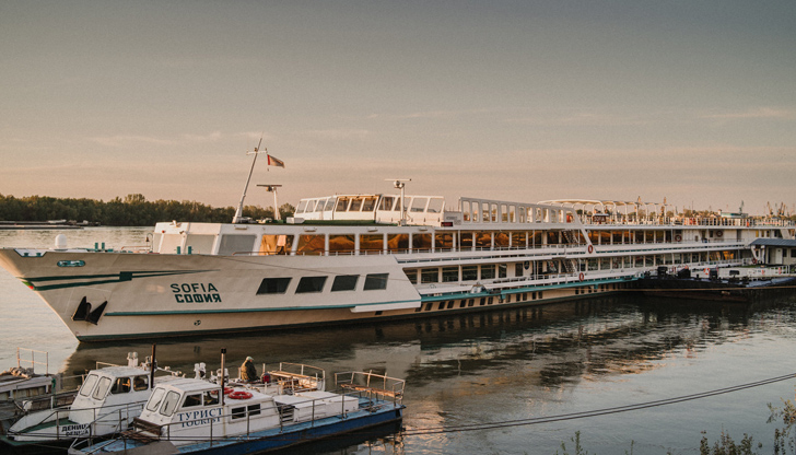 Ремонтът на кораба &bdquo;София&ldquo;, който доскоро бе част от круизния