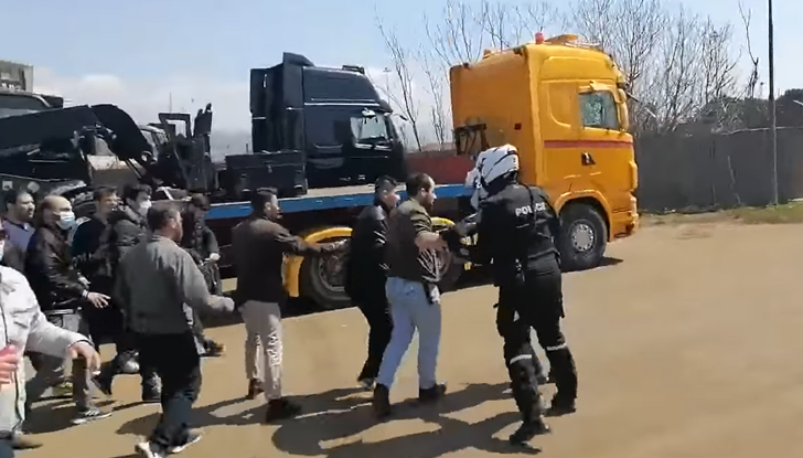 Протестиращи в град Солун влязоха в сблъсък с полициятаГрупа протестиращи