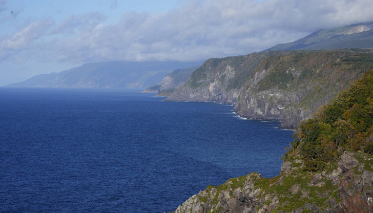Туристическо корабче с 24-ма пътници на борда, включително две деца,