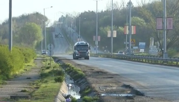 През седмицата станахме свидетели на километрични опашки от тирове на