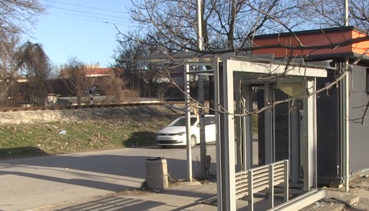 Темата за вандализма по автобусните спирки в Русе не е