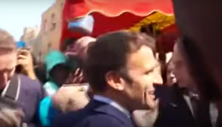 Инцидентът се случи на първата публична изява на Макрон, след