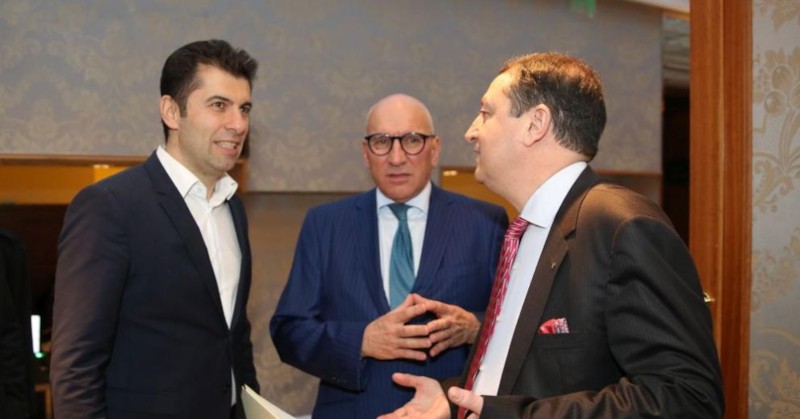 Петков коментира и тежкия инцидент с камиона на Въоръжените сили"Подкрепям