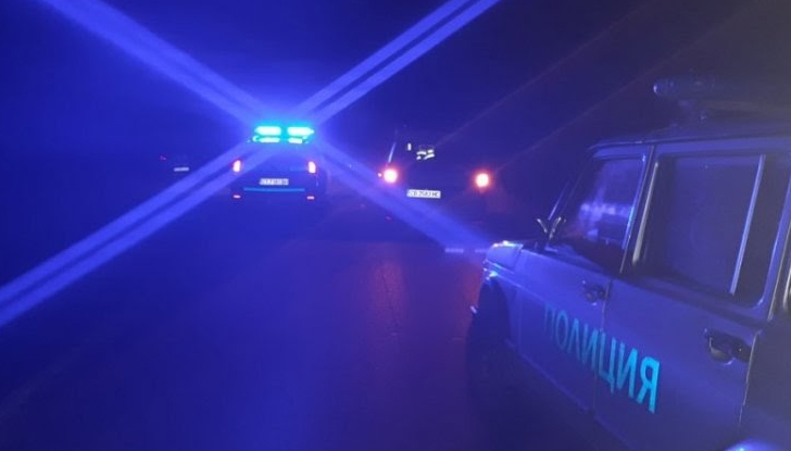 Двама души са избягали и са се скрили в гориста