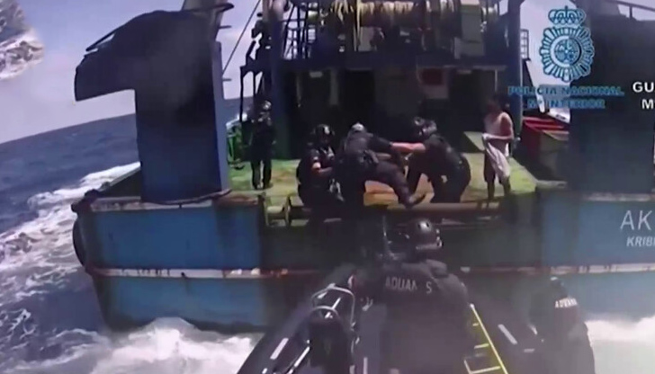 Испанската полиция разпространи запис от екшън в открито мореТежко въоръжени