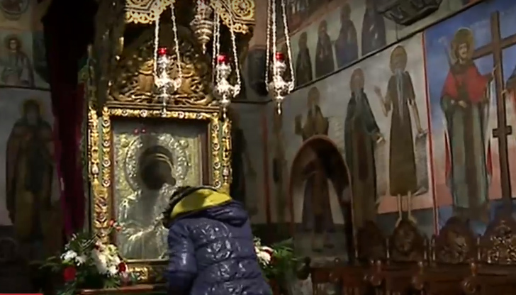 Вярващи от страната и чужбина се стекоха в Бачковския манастир,