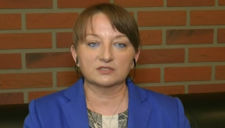 По думите й управителят на БНБ не трябва да политически