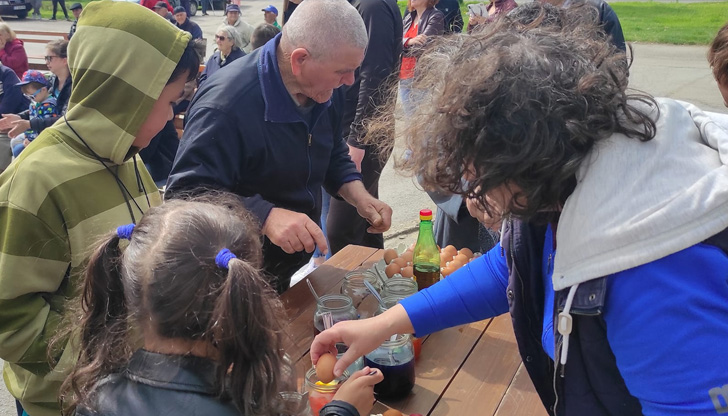 Празник на яйцето се състоя в село Бъзън."Благодарим на фолклорен