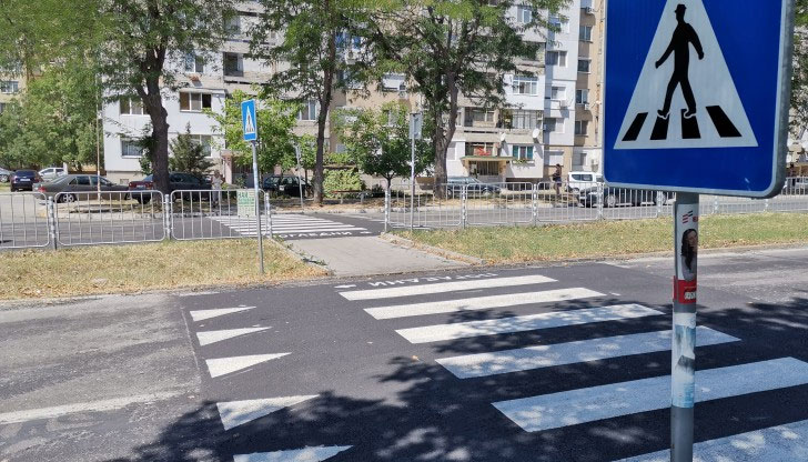 Откарани са в болница, майката е в тежко състояниеШофьор блъсна