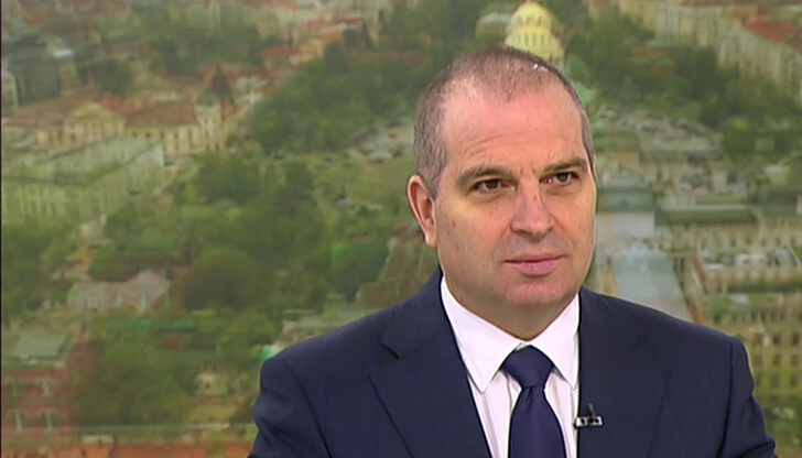 "За управител на БНБ има двама кандидати. Това приемам като