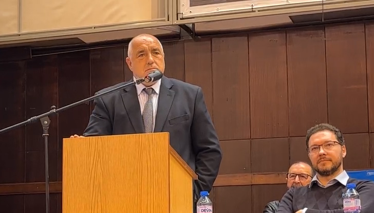 "Стигна се до там, че се бият в Министерството на