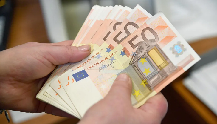 Парите ще бъдат изплатени непосредствено преди празникаПо 200 евро ще