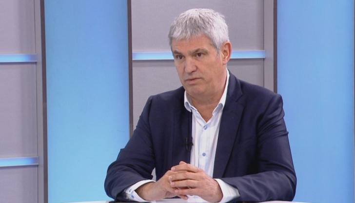 "И стоките поскъпват, и парите ни се обезценяват, със сигурност