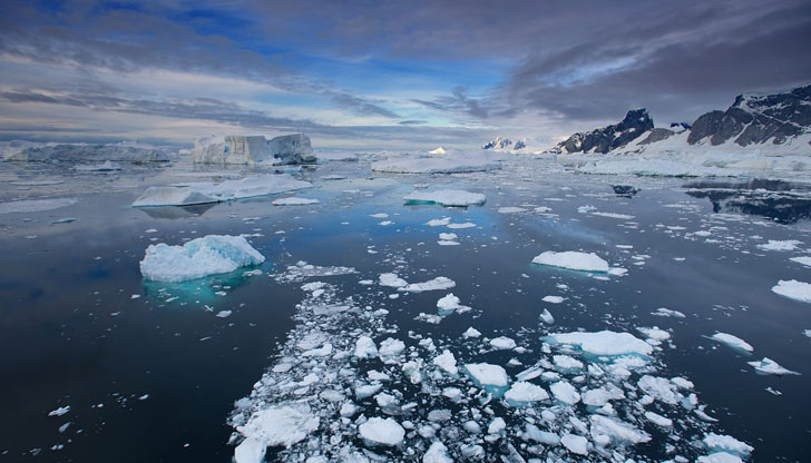 Учените изследват океанските течения и климатичните явления, обуславящи топенето, но