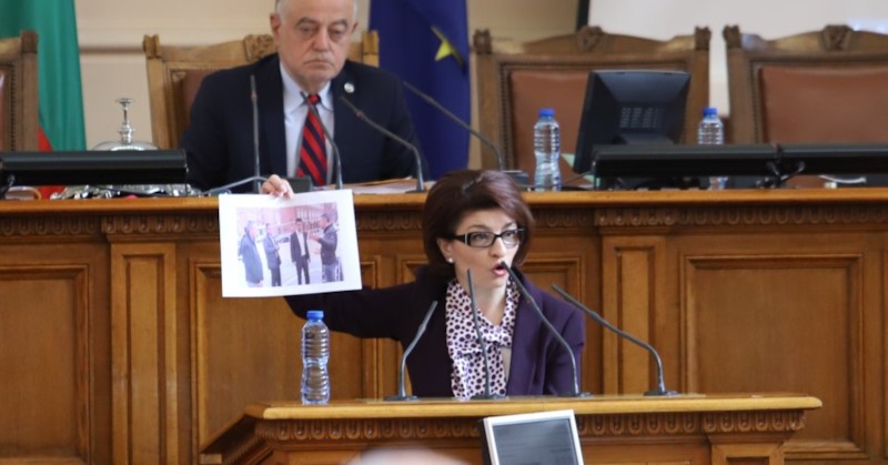 ГЕРБ: Петков няма неотложни ангажименти, разхожда се пеш из СофияДепутатите