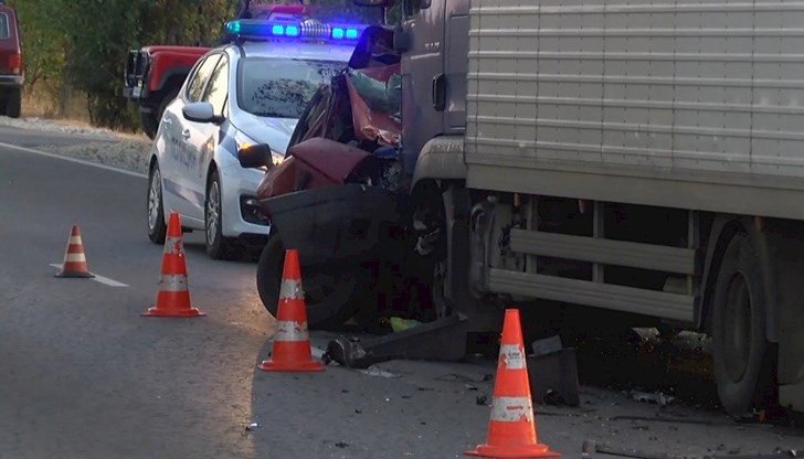 Много тежка катастрофа между със загинали е станала рано тази