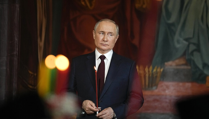 Президентът на Русия Владимир Путин присъства на великденска служба, отслужена