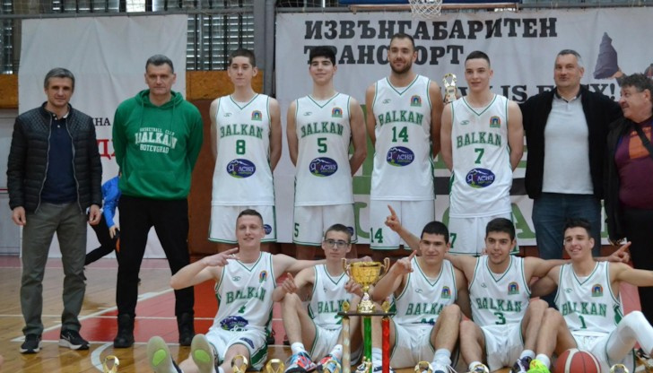 На 16 и 17 април в зала &bdquo;Дунав&ldquo; се изиграха