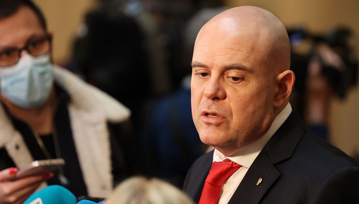 Седем неверни твърдения, с които Гешев защитава оставането си на