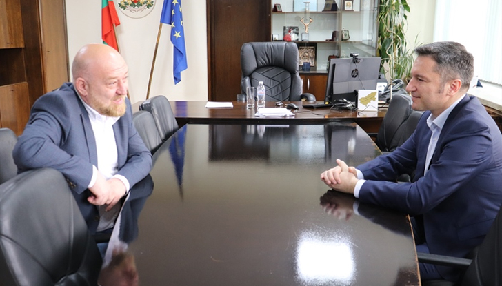 Вигенин ще посети временния център за подпомагане на мигрантите на