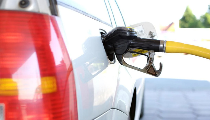 В момента средната цена на бензина у нас е 2,95