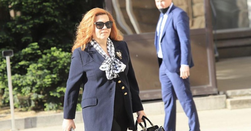 С 4 гласа за и 1 против Соня Момчилова беше