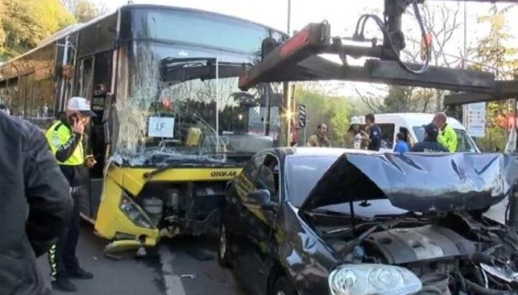 Причината е автобус, чийто спирачки са отказалиТежка верижна катастрофа е
