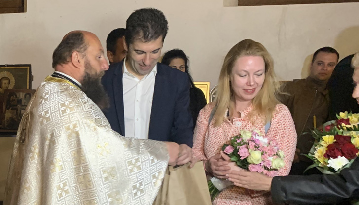 Министър-председателят Кирил Петков ще ремонтира пукнатина в църквата в Царево