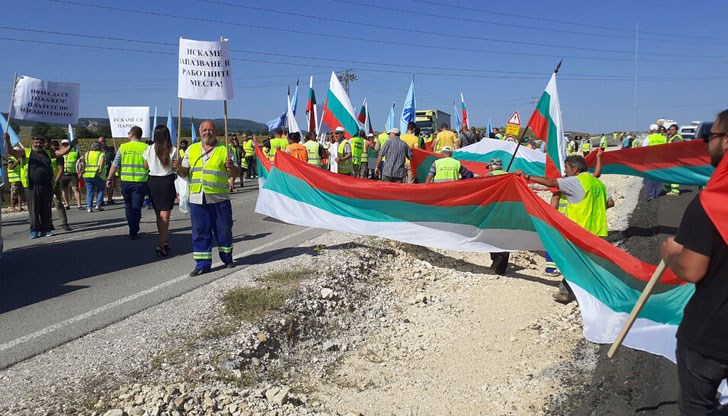Повод за протестите са неразплатените от държавата средстваРаботещите в "Автомагистрали