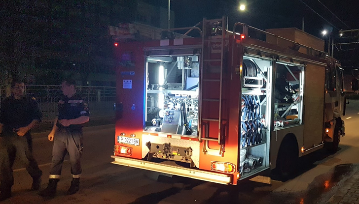 Огънят е бил ликвидиран с четири противопожарни автомобила11 души са