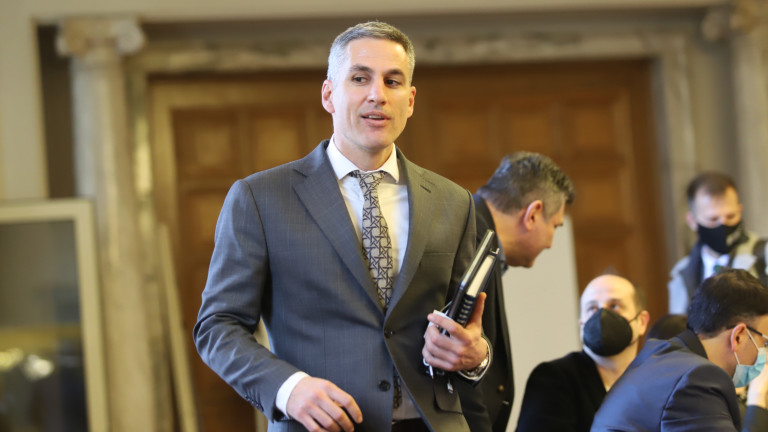 Преди дни той се оттегли от надпреварата за БНБ&bdquo;От самото