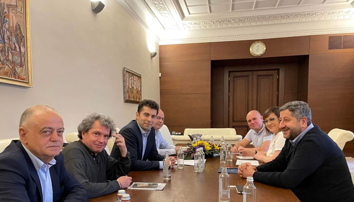 С избора на кандидат за първия сериозен пост коалицията се