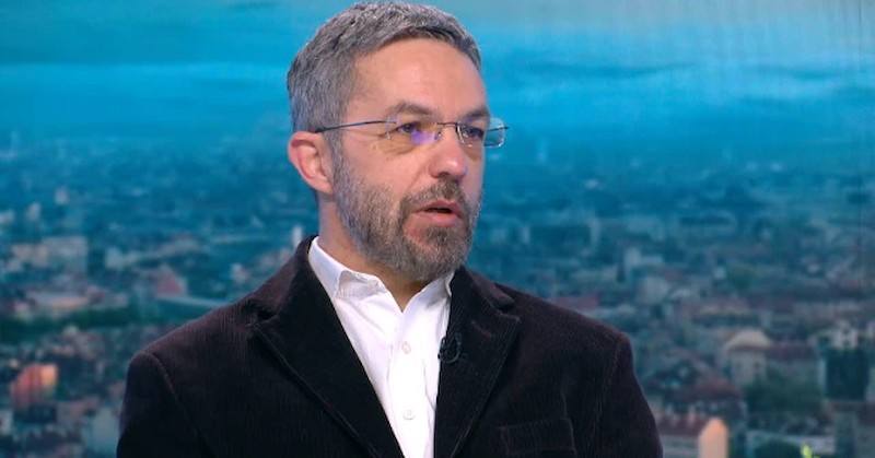 Д-р Петър Марков добави, че втора бустерна доза вече се