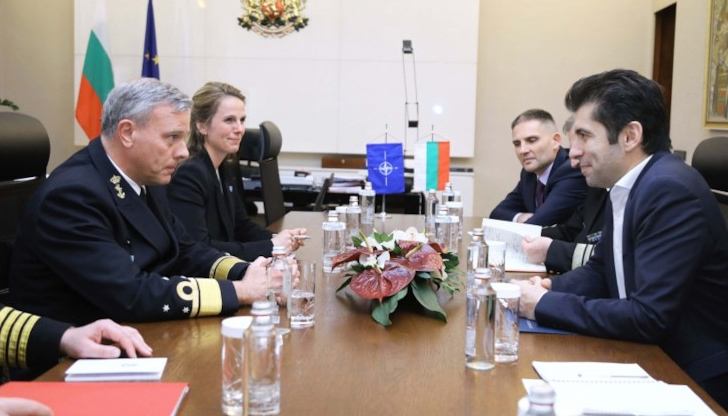 Министър-председателят Кирил Петков се срещна с председателя на Военния комитет