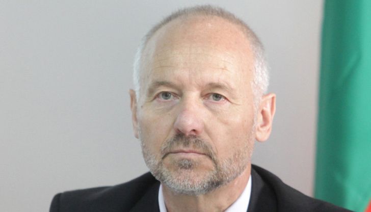 "Г-н Радев също не е участвал в бойни действия. Водил