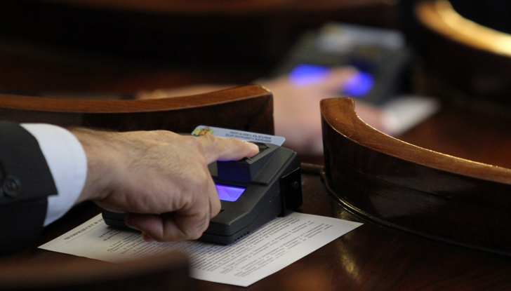 АПИ ще заплати половината от дължимите суми на пътните строители.