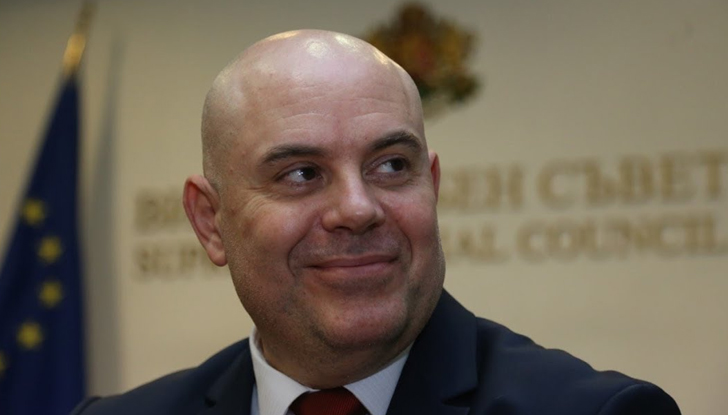 Главният прокурор остава на поста си поне до 4 майПленумът