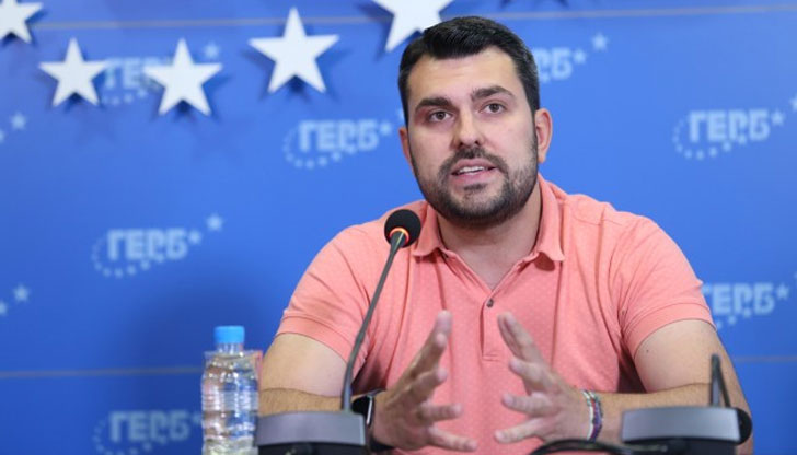 Демократична България е на колене пред БСП, заяви председателят на